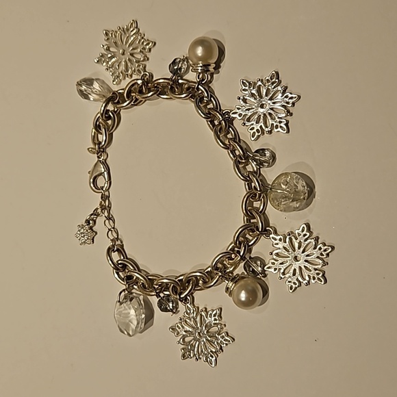AVON Snowflake Silvertone 7.5" Bracelet - Picture 5 of 9